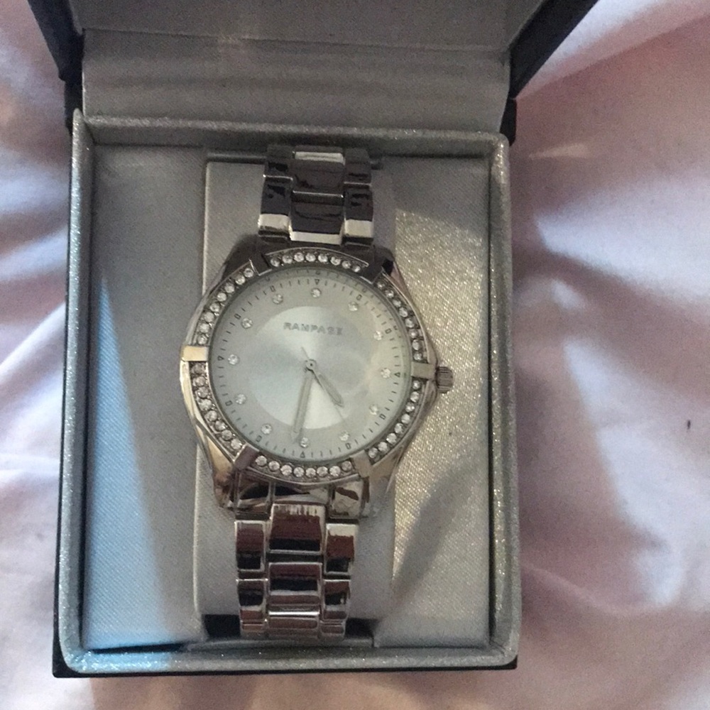 Watch - Picture 2 of 4